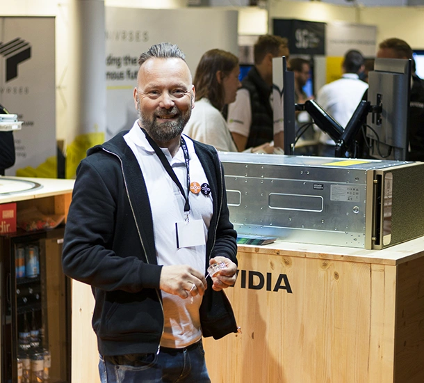 Aixias grundare på en mässa